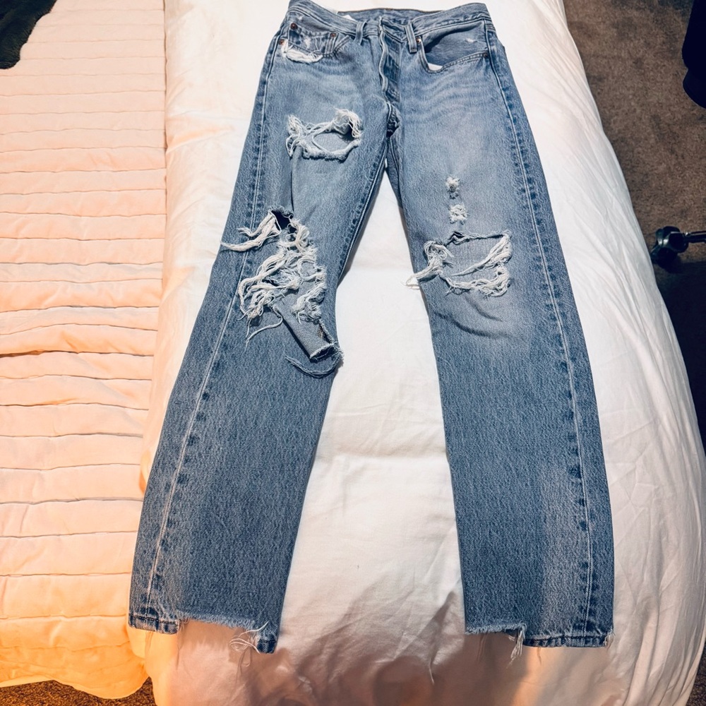 Levi's High Rise Distressed Jeans - Light Blue